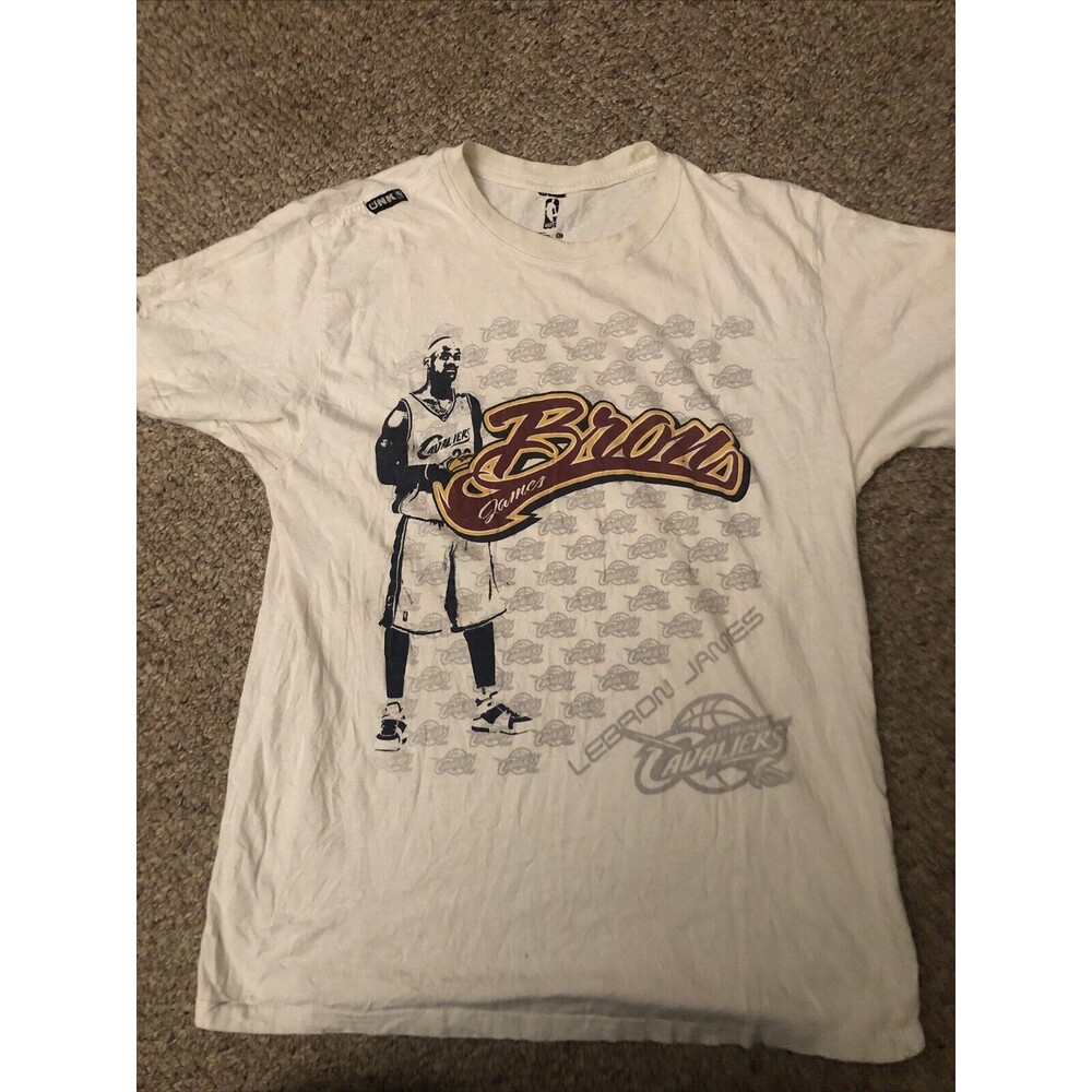 Rare Vintage LeBron James UNK NBA White T-Shirt Size XL Cleveland Cavaliers